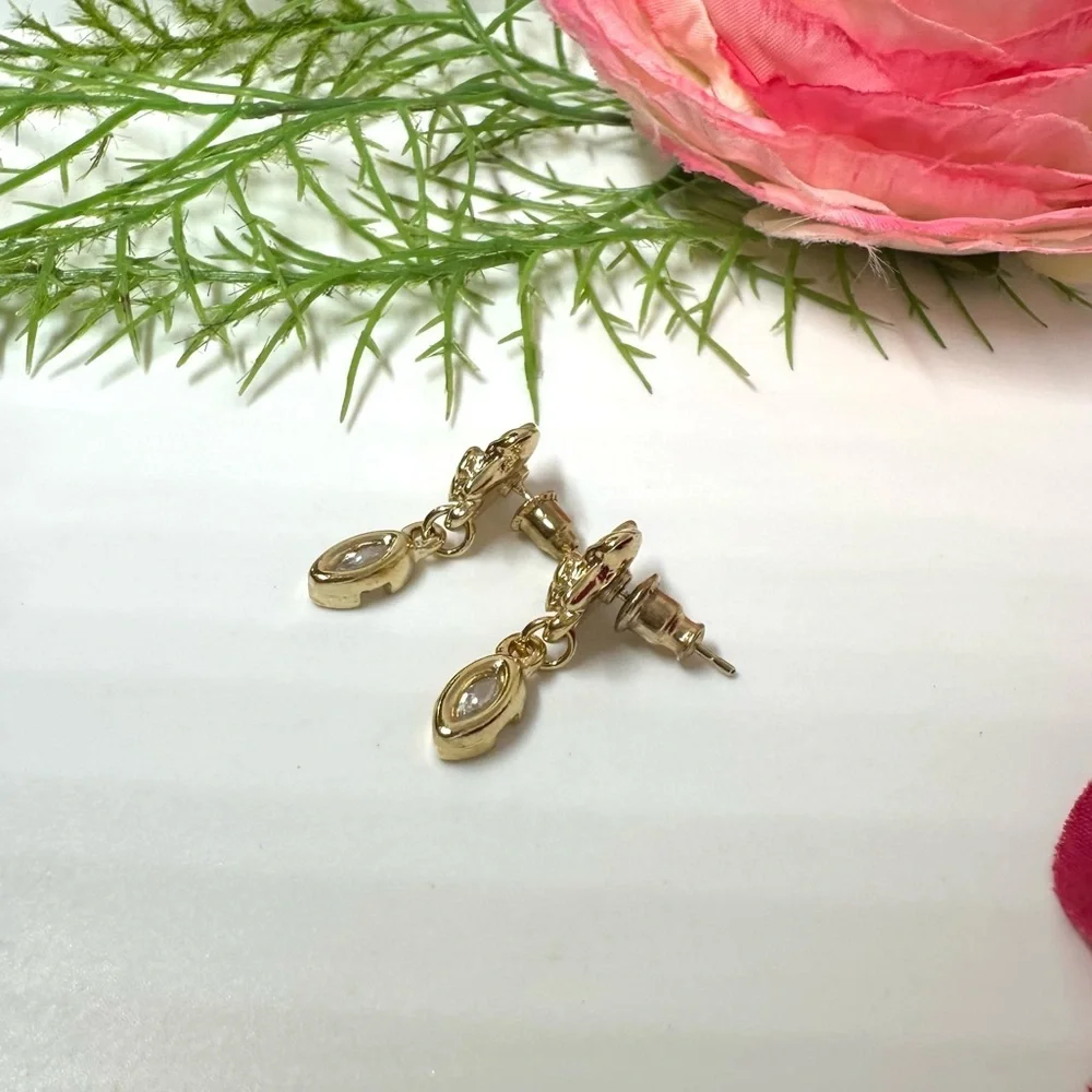 NEW⚜️Dainty Orchid Crystal Dangly Earrings
